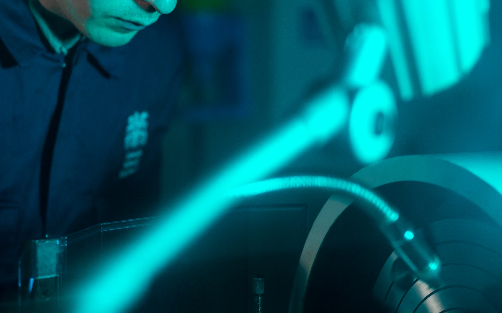 Inženjer planira i projektuje industrijski kranski sistem